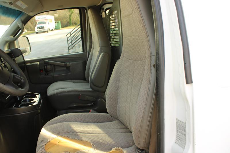 GMC Savana Cargo Van RWD 2500 135" 2017