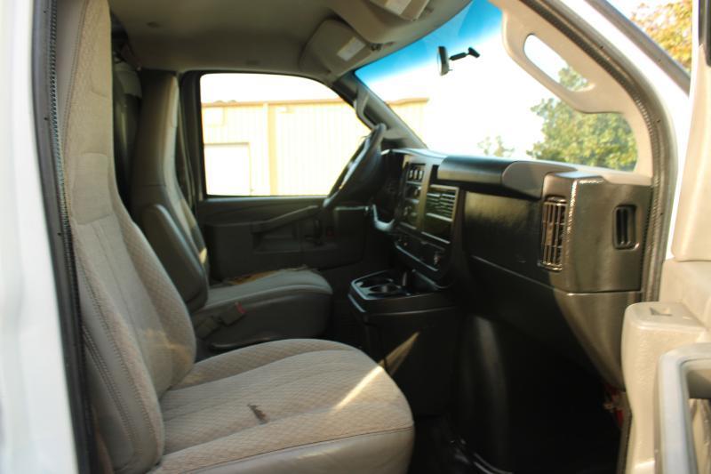 GMC Savana Cargo Van RWD 2500 135" 2017