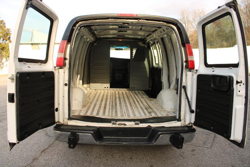 GMC Savana Cargo Van RWD 2500 135" 2017