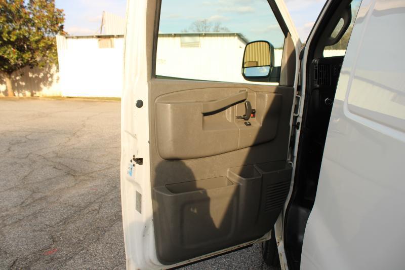 GMC Savana Cargo Van RWD 2500 135" 2017