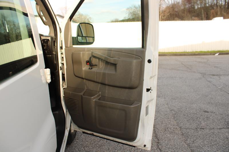 GMC Savana Cargo Van RWD 2500 135" 2017