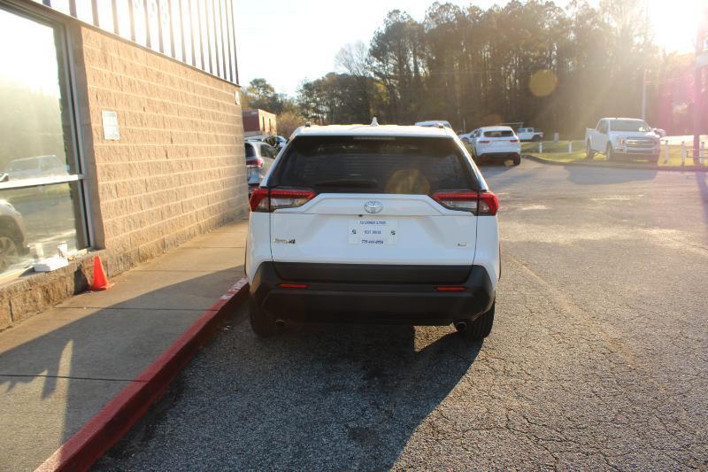 Toyota RAV4 LE FWD (Natl) 2020