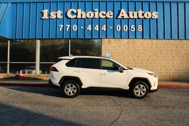 Toyota RAV4 LE FWD (Natl) 2020