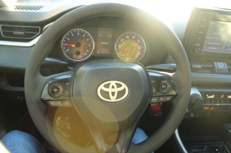 Toyota RAV4 LE FWD (Natl) 2020