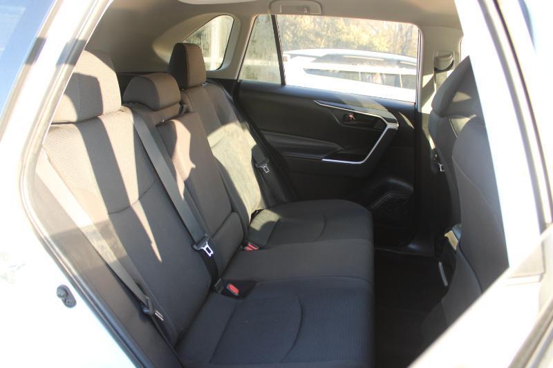 Toyota RAV4 LE FWD (Natl) 2020