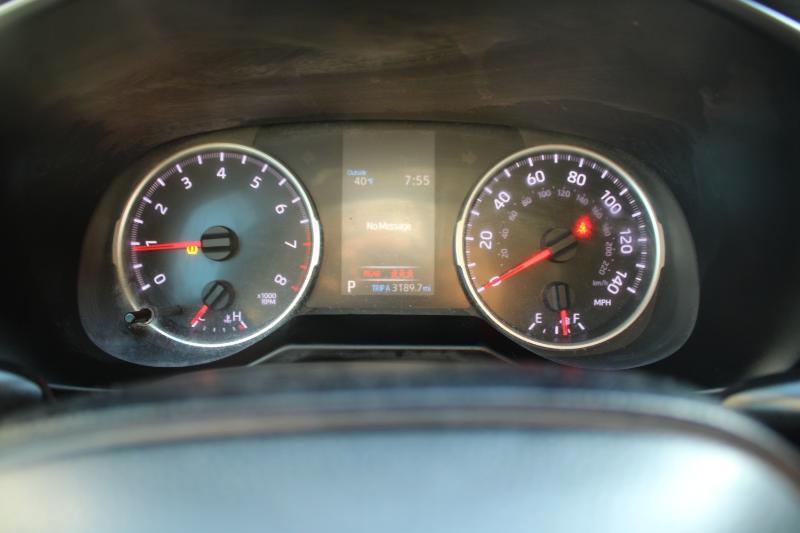 Toyota RAV4 LE FWD (Natl) 2020