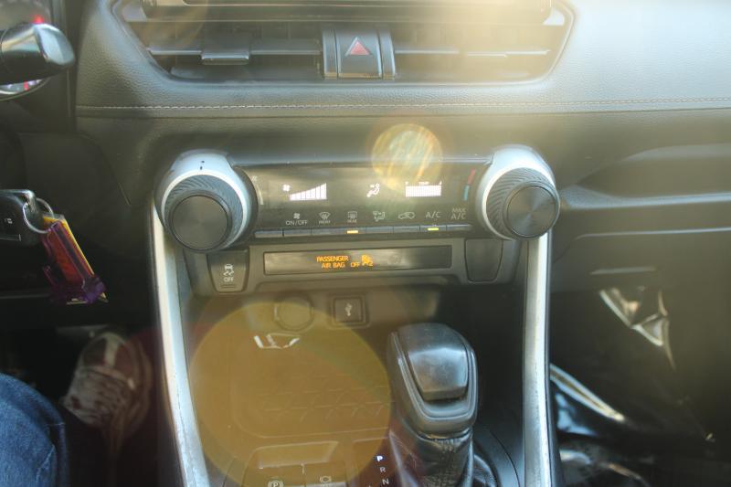 Toyota RAV4 LE FWD (Natl) 2020