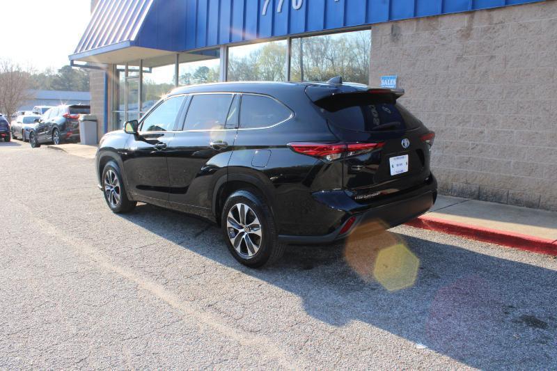 Toyota Highlander Hybrid XLE FWD (Natl) 2021