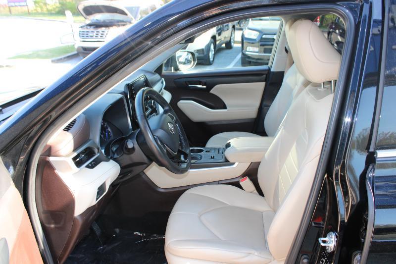 Toyota Highlander Hybrid XLE FWD (Natl) 2021