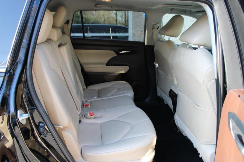 Toyota Highlander Hybrid XLE FWD (Natl) 2021