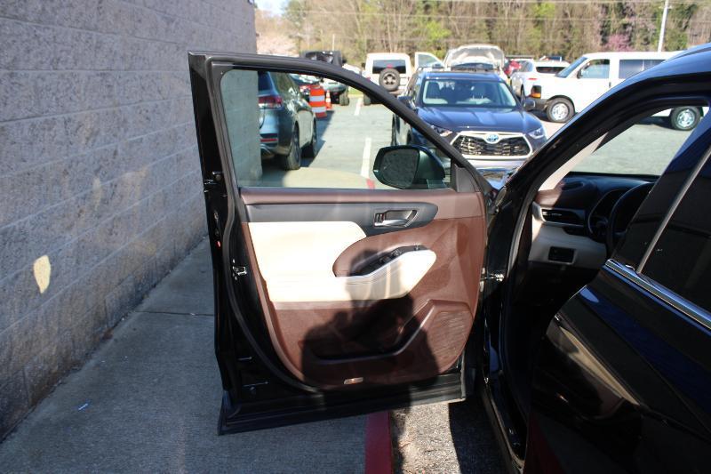 Toyota Highlander Hybrid XLE FWD (Natl) 2021