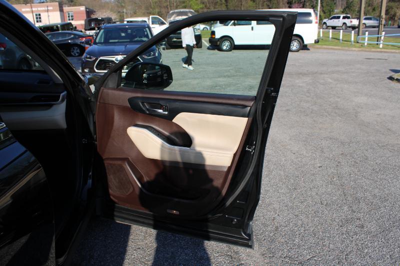 Toyota Highlander Hybrid XLE FWD (Natl) 2021