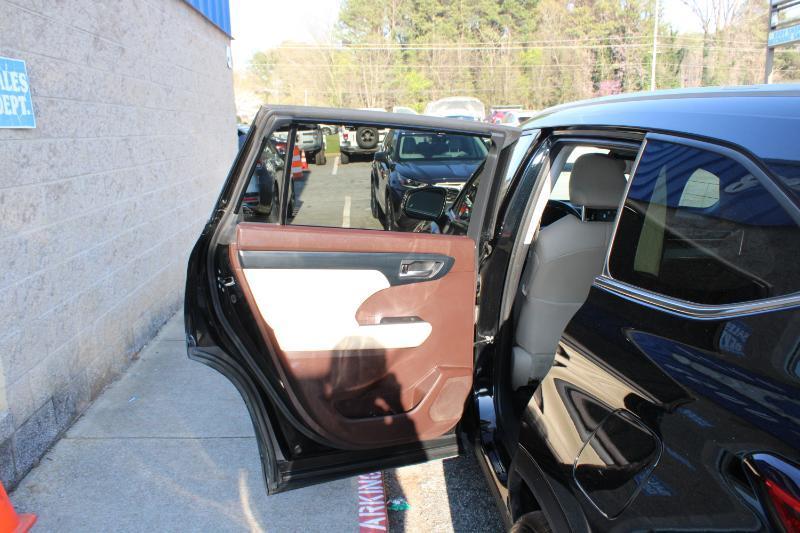 Toyota Highlander Hybrid XLE FWD (Natl) 2021