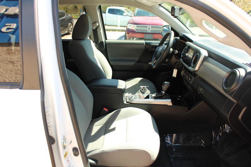 Toyota Tacoma SR5 Double Cab 5' Bed V6 4x2 AT (Natl) 2017