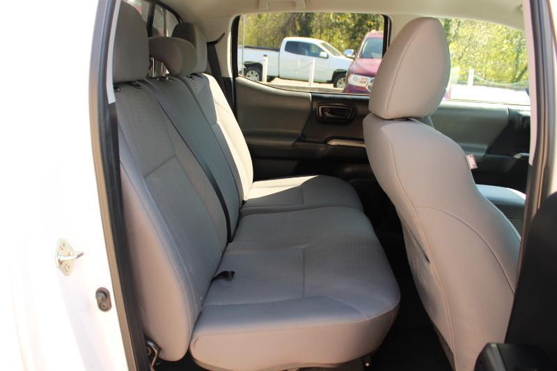 Toyota Tacoma SR5 Double Cab 5' Bed V6 4x2 AT (Natl) 2017