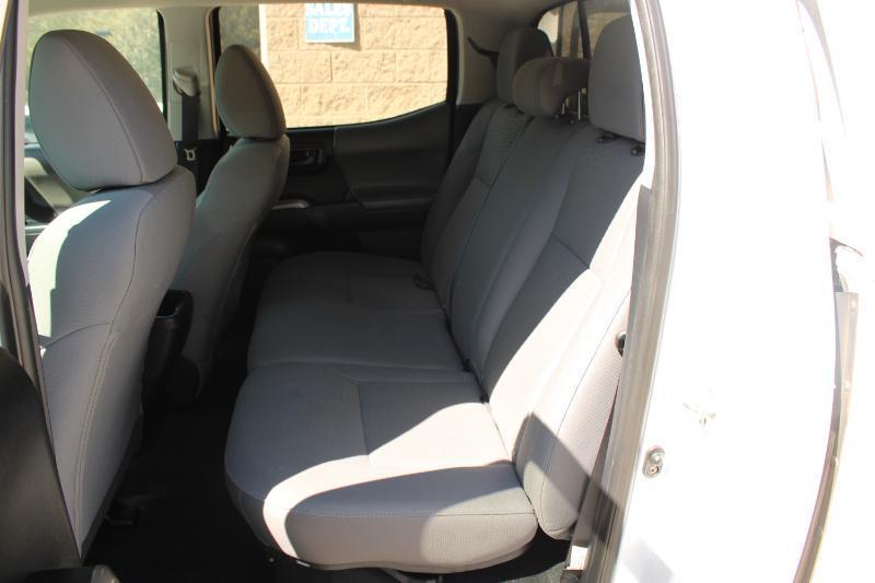 Toyota Tacoma SR5 Double Cab 5' Bed V6 4x2 AT (Natl) 2017