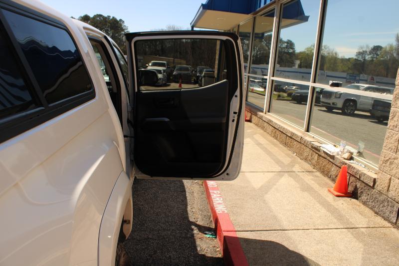 Toyota Tacoma SR5 Double Cab 5' Bed V6 4x2 AT (Natl) 2017