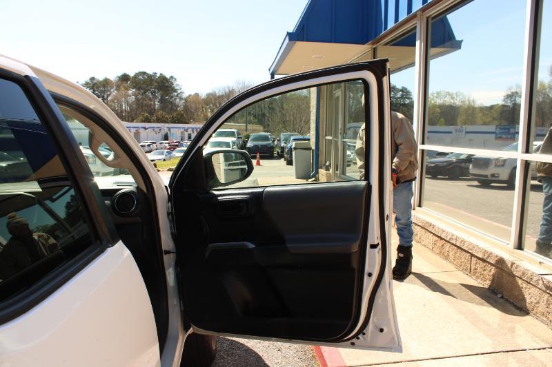 Toyota Tacoma SR5 Double Cab 5' Bed V6 4x2 AT (Natl) 2017