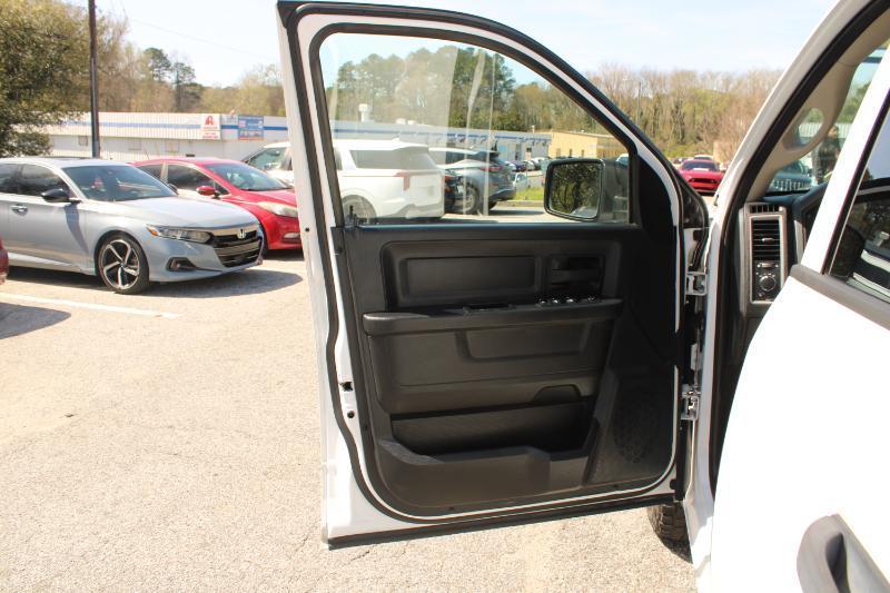 RAM 1500 2WD Quad Cab 140.5" Tradesman 2015