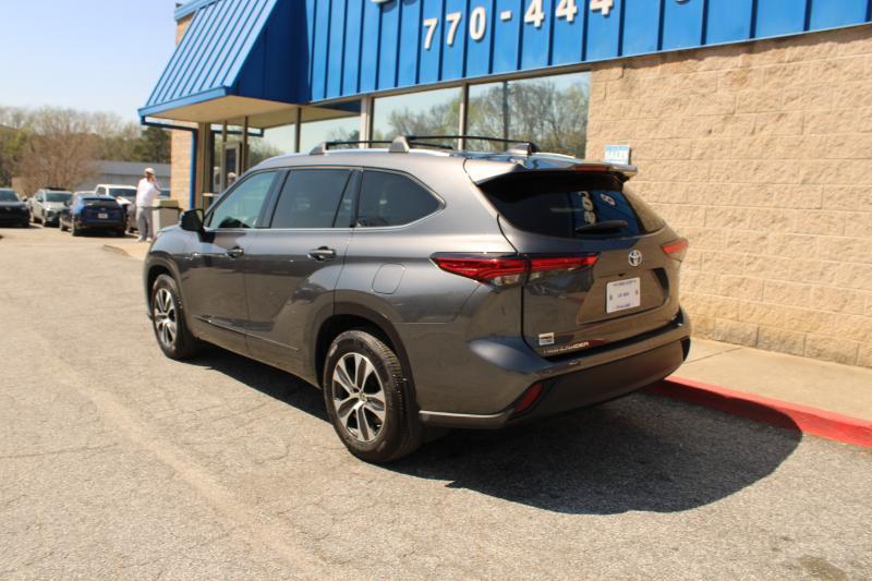 Toyota Highlander Hybrid XLE FWD (Natl) 2021