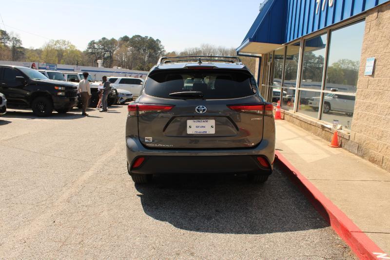 Toyota Highlander Hybrid XLE FWD (Natl) 2021