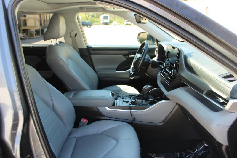 Toyota Highlander Hybrid XLE FWD (Natl) 2021