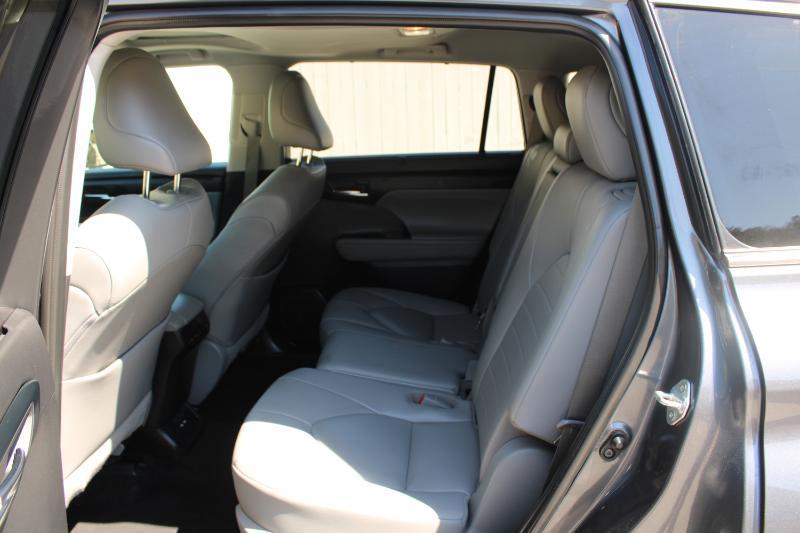 Toyota Highlander Hybrid XLE FWD (Natl) 2021