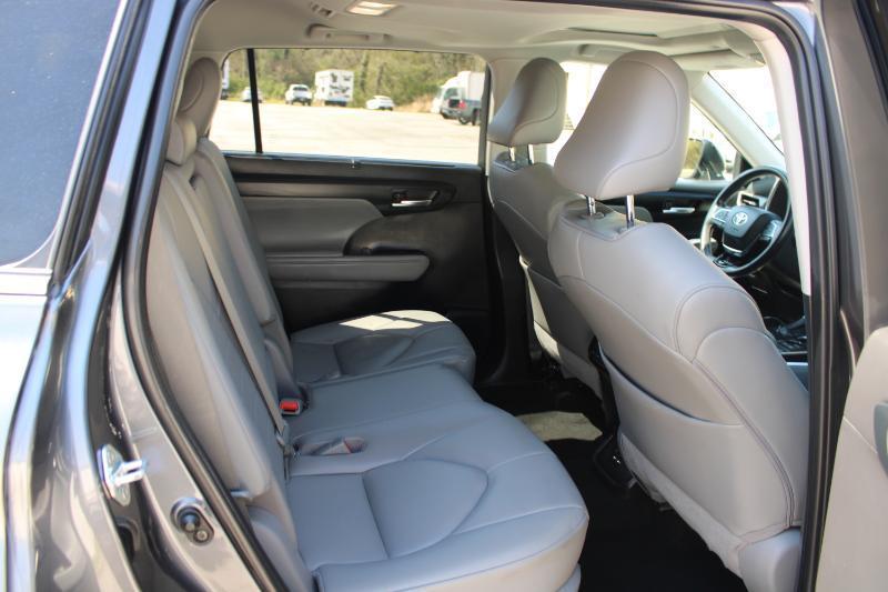 Toyota Highlander Hybrid XLE FWD (Natl) 2021