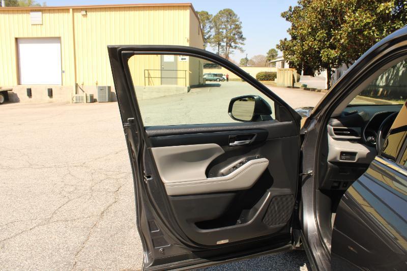 Toyota Highlander Hybrid XLE FWD (Natl) 2021