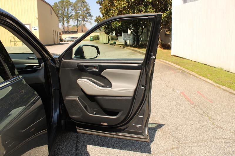 Toyota Highlander Hybrid XLE FWD (Natl) 2021