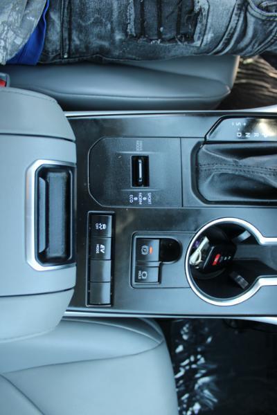 Toyota Highlander Hybrid XLE FWD (Natl) 2021