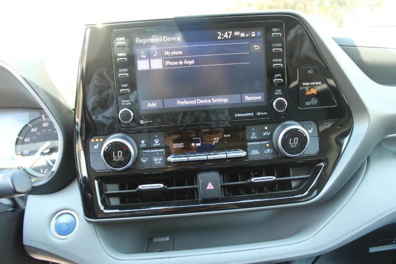 Toyota Highlander Hybrid XLE FWD (Natl) 2021