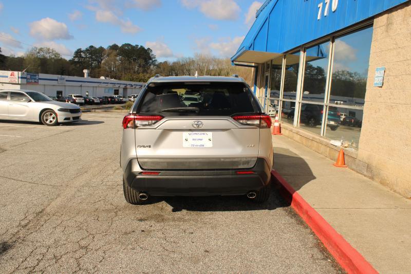 Toyota RAV4 XLE FWD (Natl) 2020