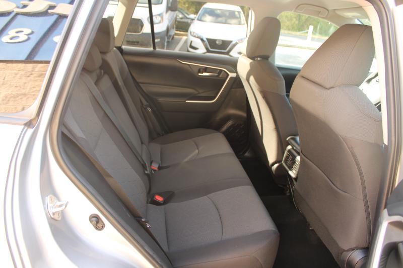 Toyota RAV4 XLE FWD (Natl) 2020