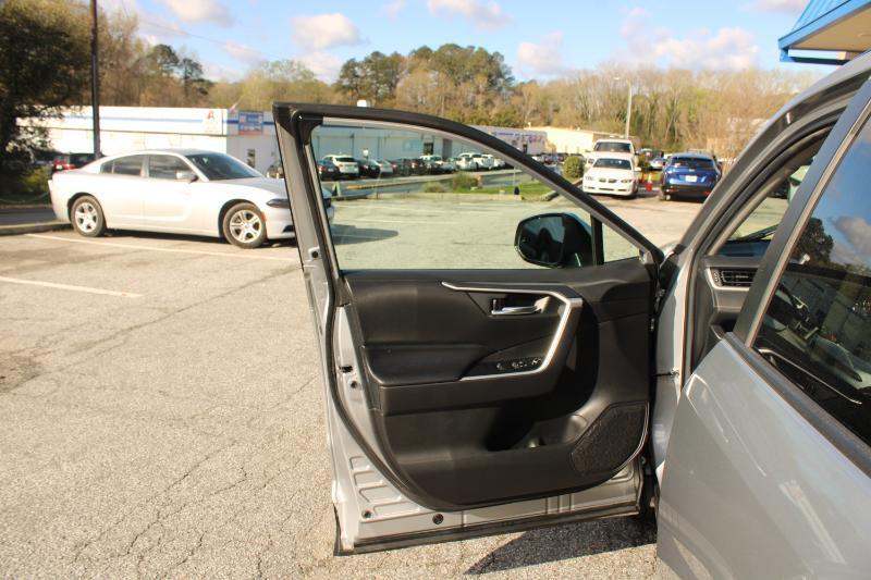 Toyota RAV4 XLE FWD (Natl) 2020