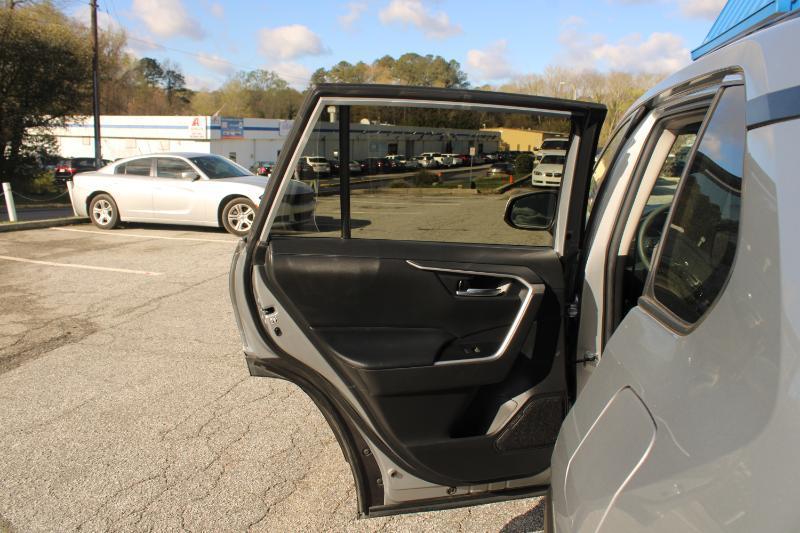 Toyota RAV4 XLE FWD (Natl) 2020