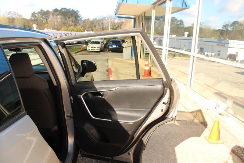 Toyota RAV4 XLE FWD (Natl) 2020