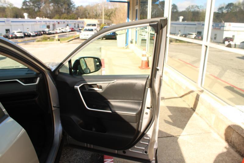 Toyota RAV4 XLE FWD (Natl) 2020