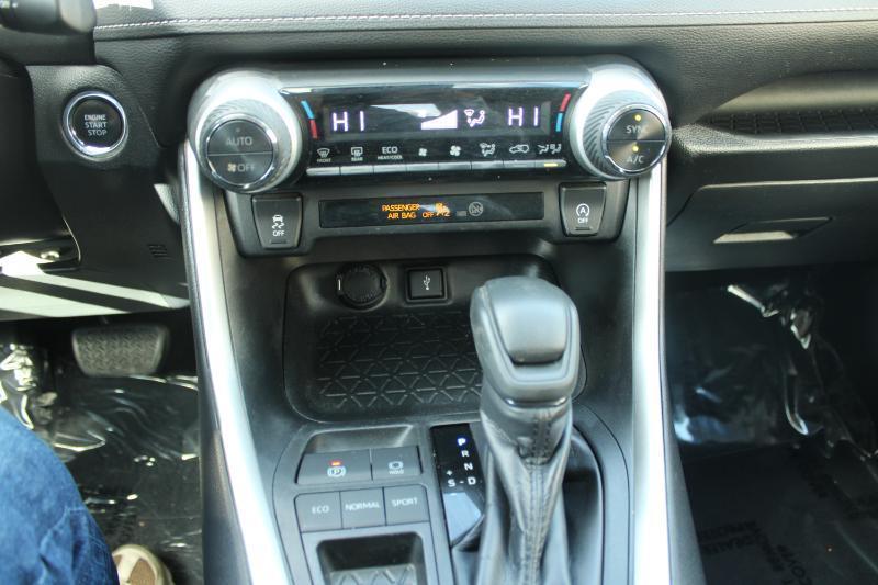 Toyota RAV4 XLE FWD (Natl) 2020