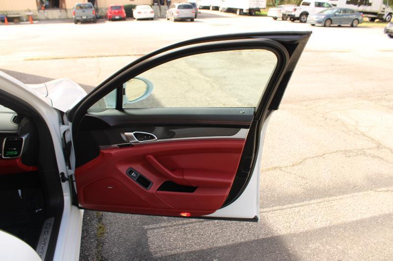 Porsche Panamera 4dr HB GTS 2016