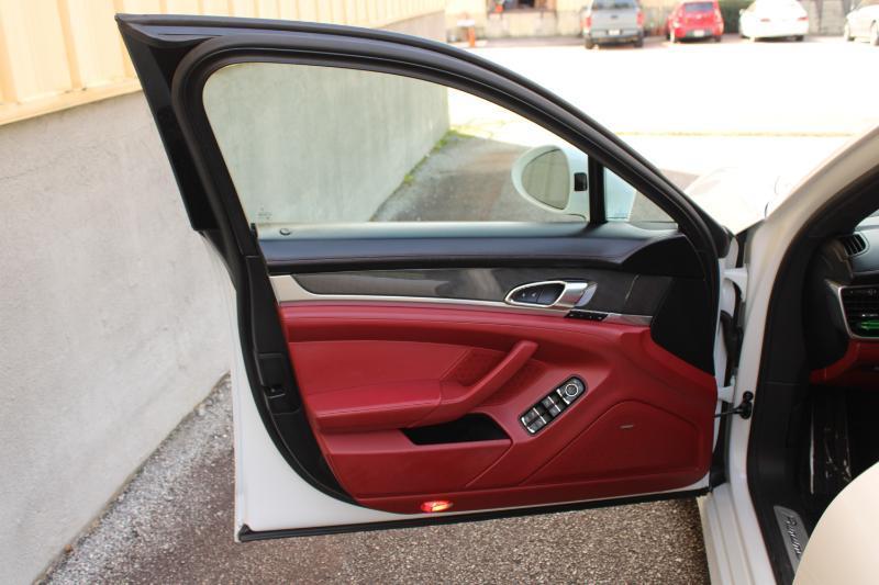 Porsche Panamera 4dr HB GTS 2016