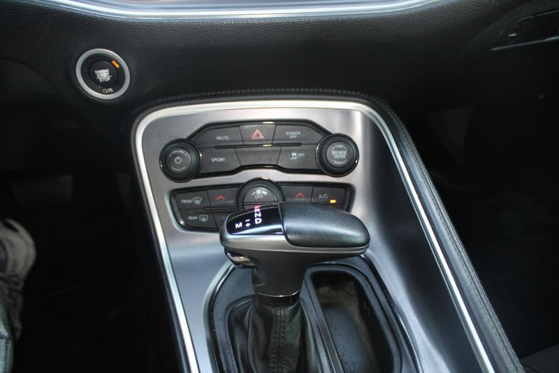 Dodge Challenger SXT RWD 2020