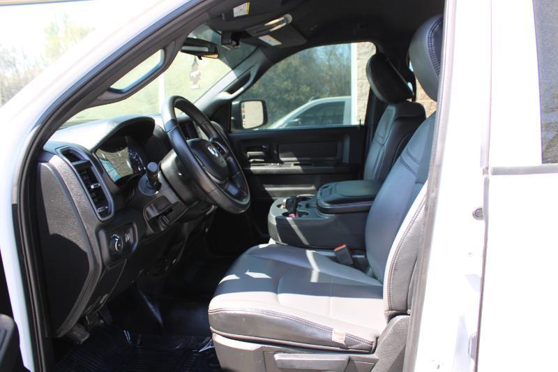 RAM 2500 Tradesman 4x2 Crew Cab 8' Box 2022