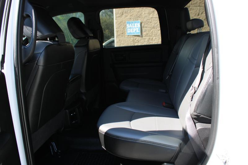 RAM 2500 Tradesman 4x2 Crew Cab 8' Box 2022