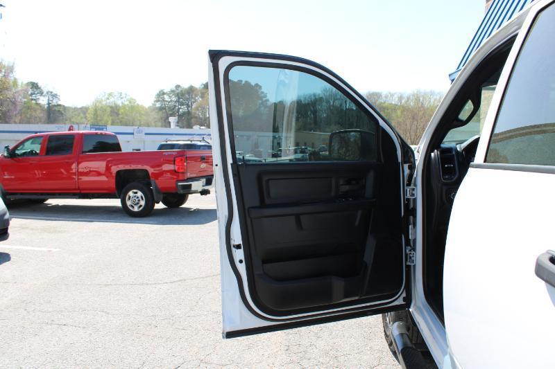 RAM 2500 Tradesman 4x2 Crew Cab 8' Box 2022