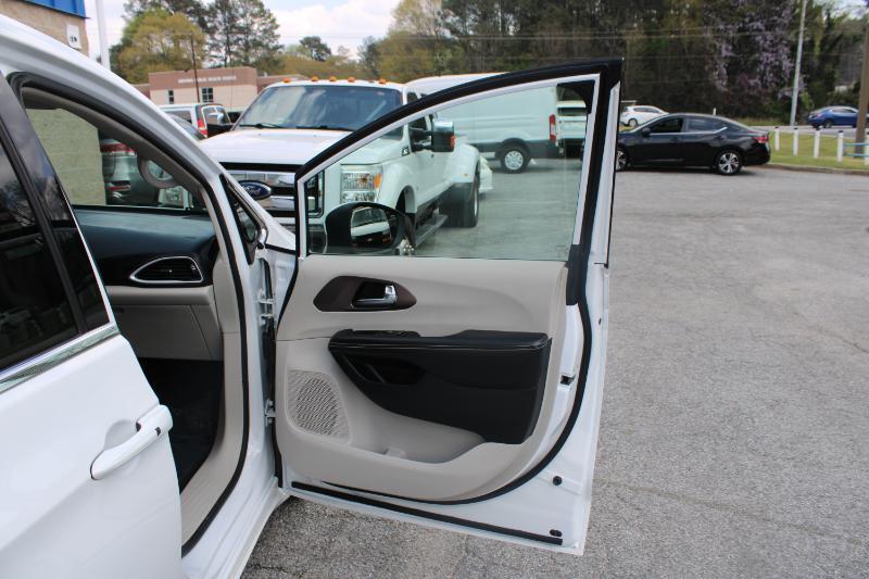 Chrysler Voyager LX FWD 2022