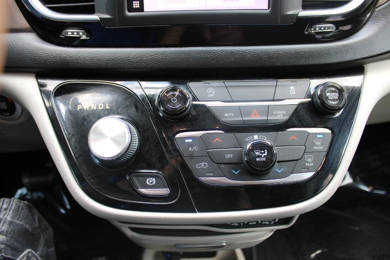 Chrysler Voyager LX FWD 2022