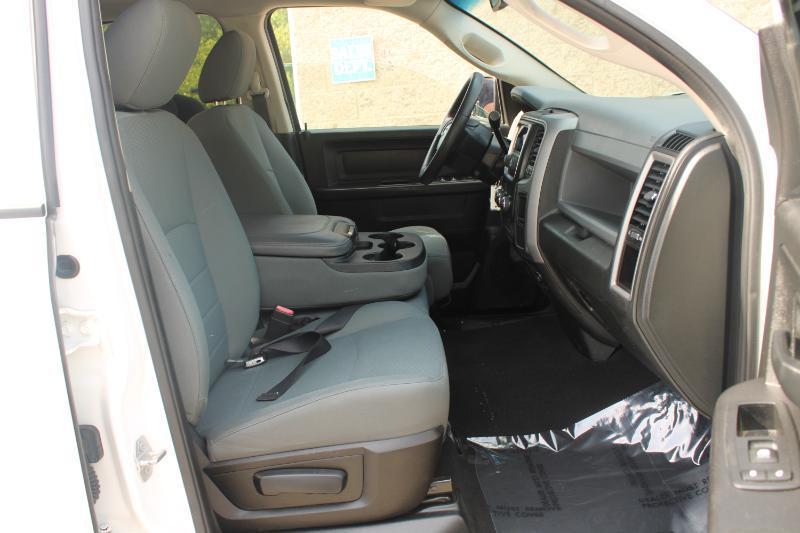 RAM 1500 4WD Quad Cab 140.5" Tradesman 2015