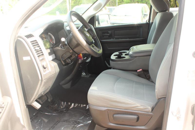 RAM 1500 4WD Quad Cab 140.5" Tradesman 2015