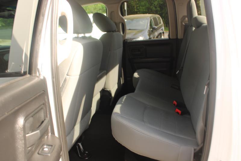 RAM 1500 4WD Quad Cab 140.5" Tradesman 2015